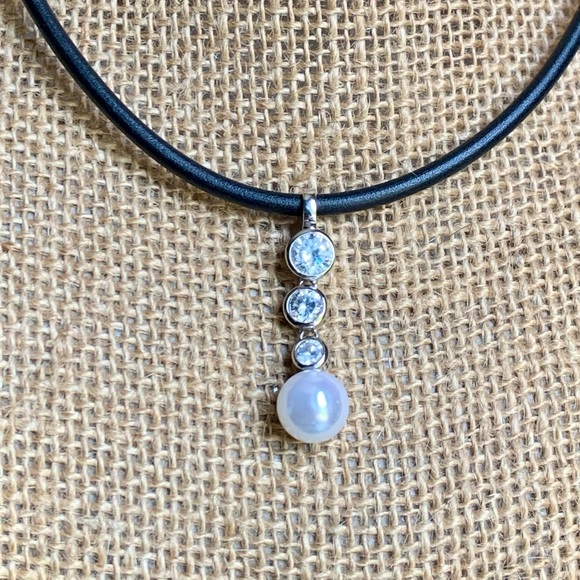 🗝️ Genuine Cubic Zirconia with Faux Pearl Pendant on a Faux Black Leather Rope - Picture 2 of 8